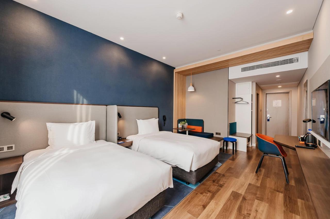 Holiday Inn Express Taizhou Cmc By Ihg Exterior photo