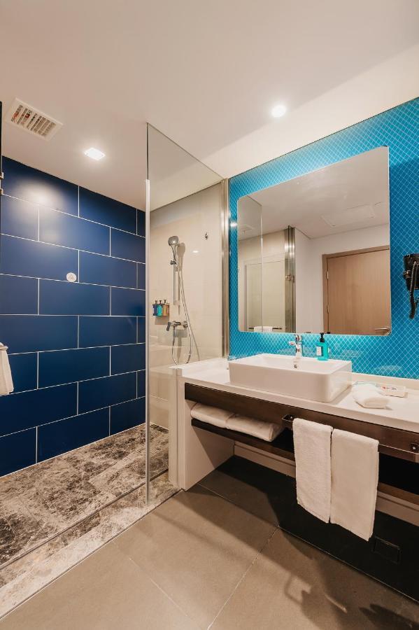 Holiday Inn Express Taizhou Cmc By Ihg Exterior photo